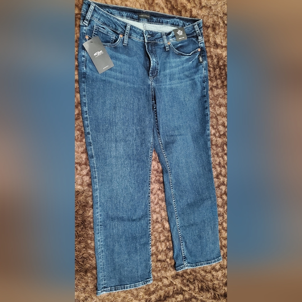 Silver Jeans Suki Curvy Fit Mid Rise Capri